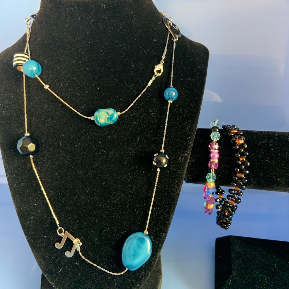 bundle of 3 jewelry items